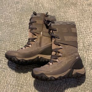 Brand new without tags Merrell Tall winter boots with Thinsulate Dry tech